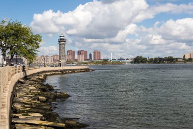 Roosevelt Adası görünümü ve river Hudson