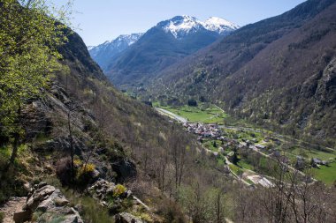 Fransızca Pyrenees köyde Orgeix 