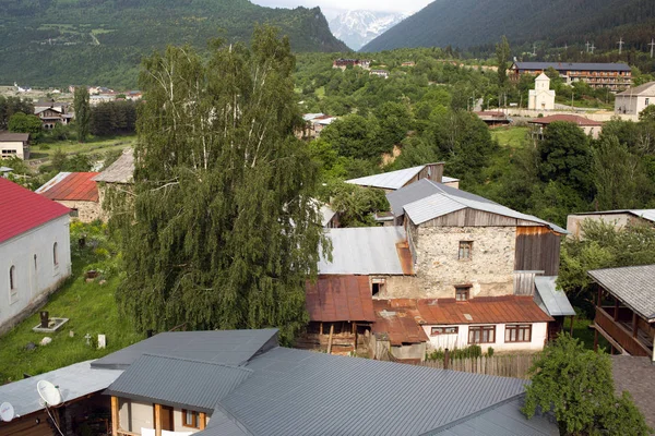 Mesti dorf im kaukasus berge von georgien — Stockfoto