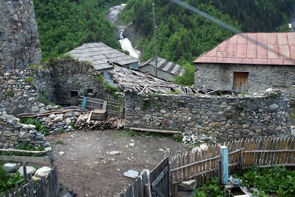 Adishi dorf in svaneti, georgien — Stockfoto