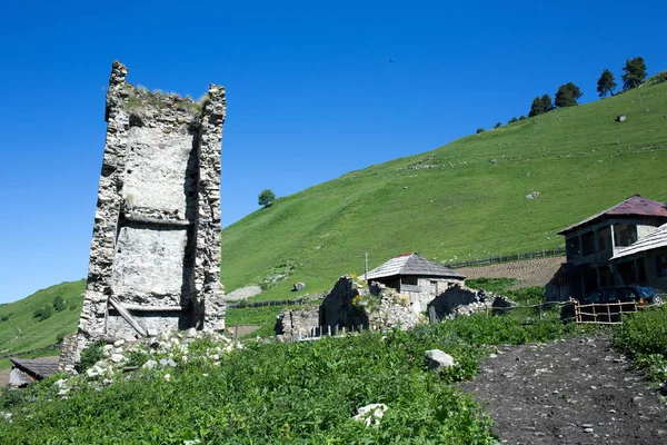 Χωριό Adishi σε Svaneti, γεωργία — Φωτογραφία Αρχείου