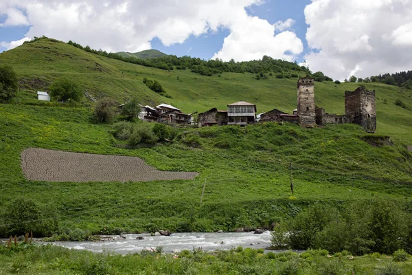 Ushguli dorf in svaneti, georgien — Stockfoto