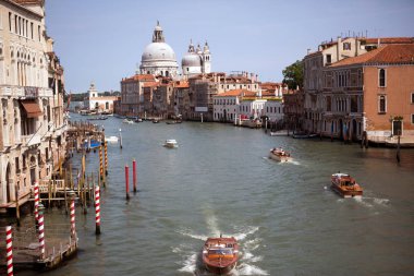 Venedik, büyük kanal üzerindeki binalar