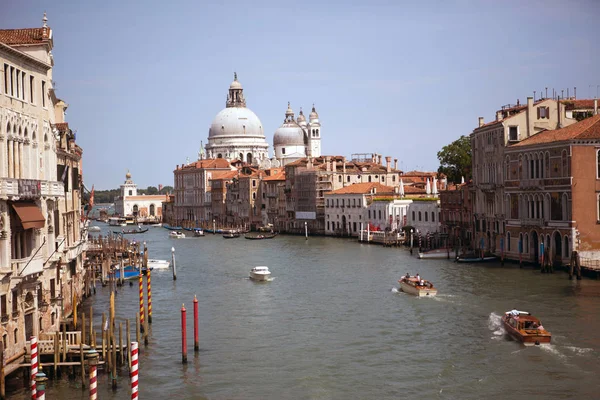 Edifícios no grande canal em Veneza — Fotografia de Stock