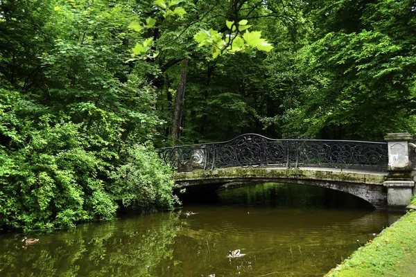 Puente en el Palacio de Nymphenburg —  Fotos de Stock