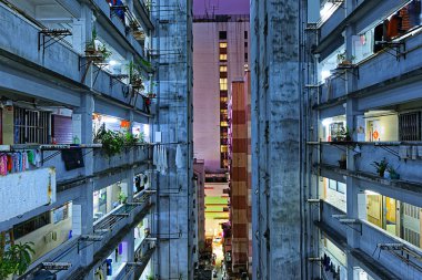 Gece şehir merkezinde Hong kong gecekondu