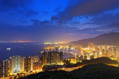Hong Kong Tuen Mun manzarası ve Güney Çin Denizi
