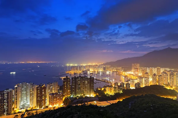 Hong Kong Tuen Mun manzarası ve Güney Çin Denizi