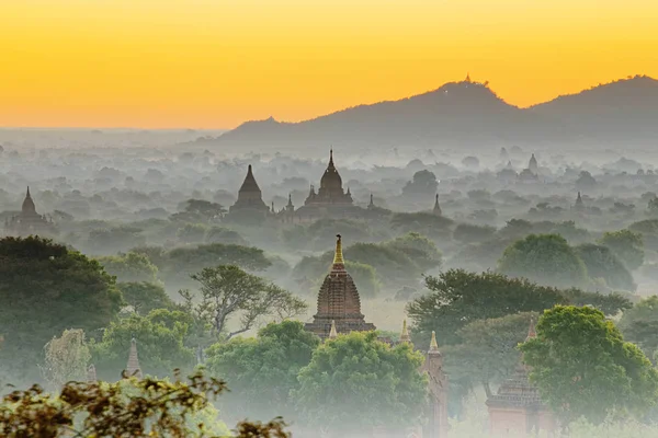 Bagan tempel under golden hour — Stockfoto