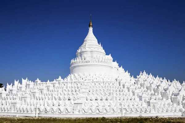 Hsinbyume pagoda bianca — Foto Stock