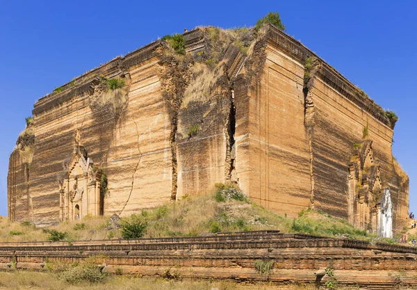 Ruined Pagoda in Mingun Paya / Mantara Gyi Paya — Stock Photo, Image
