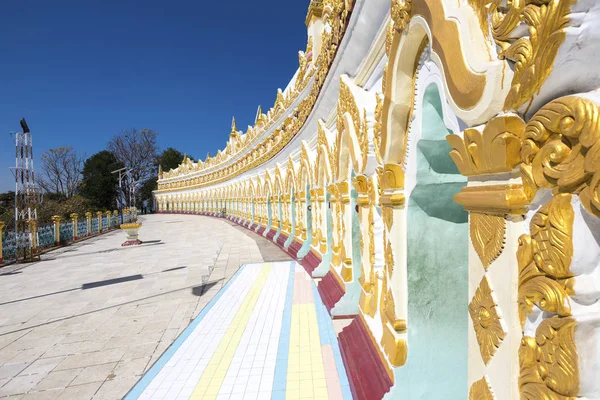 Храм Умин Тунзе в Мьянме — стоковое фото