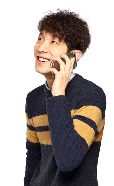 Happy young man talking on mobilephone — Stock Photo, Image