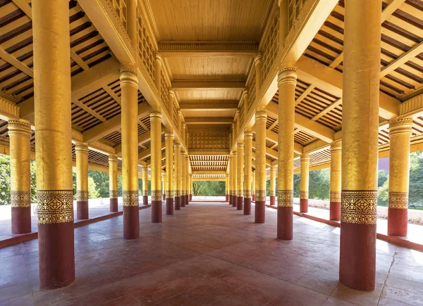 Коридор в Mandalay палац — стокове фото