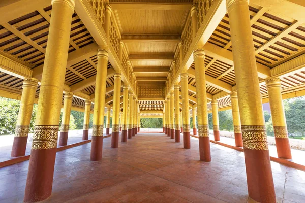 Gang in Mandalay Palace — Stockfoto