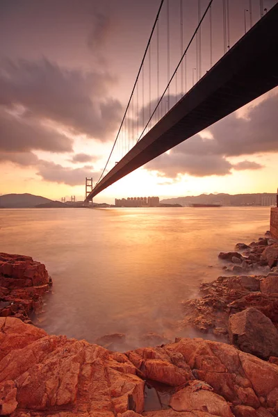 Brücke im Moment des Sonnenuntergangs — Stockfoto