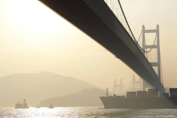 夕日の瞬間に橋, Tsing ma bridge — ストック写真