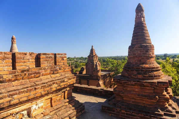 Bagan torre buddha en el día — Foto de Stock
