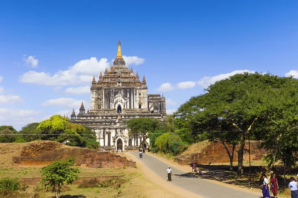 Gün kulesinde Bagan buddha — Stok fotoğraf