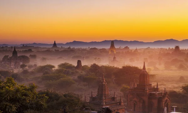 Bagan tempel under golden hour — Stockfoto