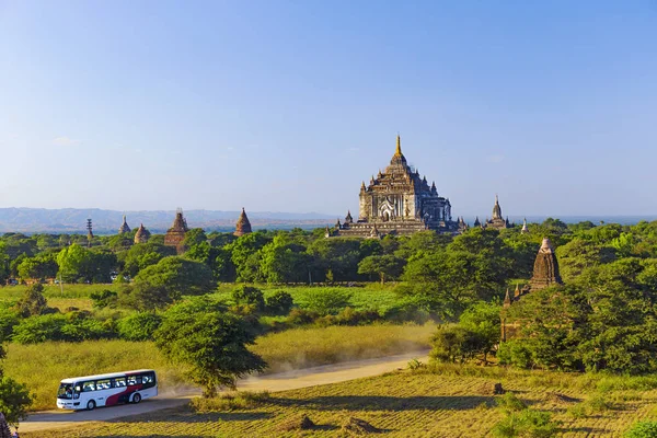 Gün kulesinde Bagan buddha — Stok fotoğraf