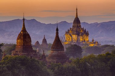 Altın saat sırasında Bagan Tapınağı 