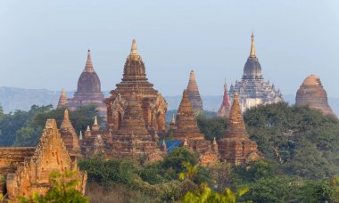 Gün kulesinde Bagan buddha