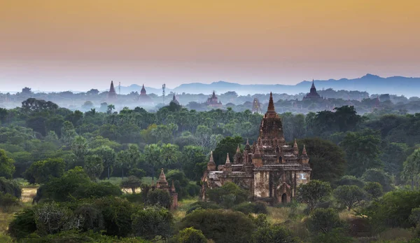 Bagan tempel under golden hour — Stockfoto