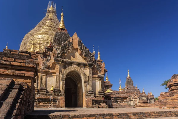 Bagan buddha věž na den — Stock fotografie