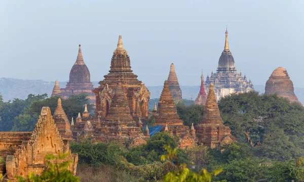 Bagan buddha tower på dagen — Stockfoto