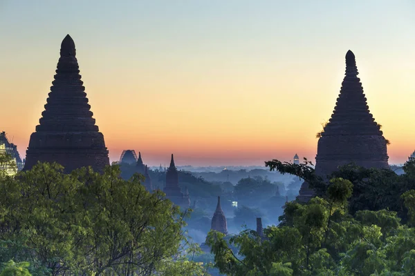 Torre de Bagan buddha durante o dia — Fotografia de Stock