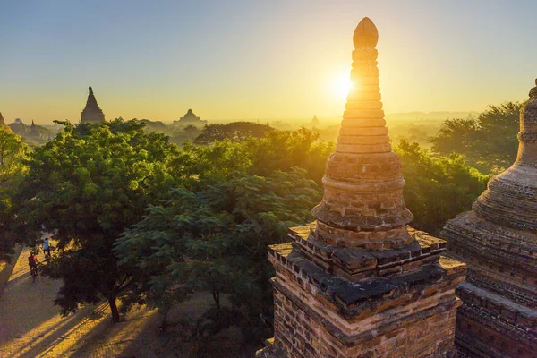 Templo de Bagan durante a hora dourada — Fotografia de Stock
