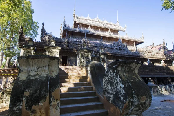 Mosteiro do Palácio Dourado (Shwenandaw Kyaung ) — Fotografia de Stock