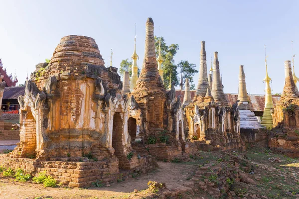 Boeddhistische pagodes Nyaung Ohak — Stockfoto