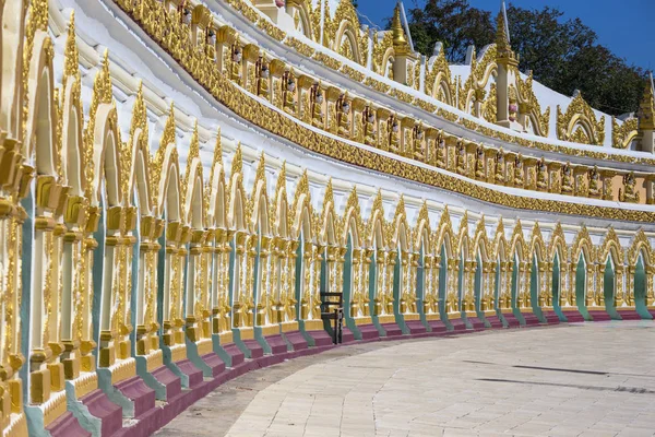 在缅甸 Umin Thounzeh 寺 — 图库照片