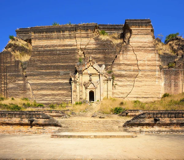 Mingun Pahtodawgyi храму в Mandalay, М'янмі — стокове фото