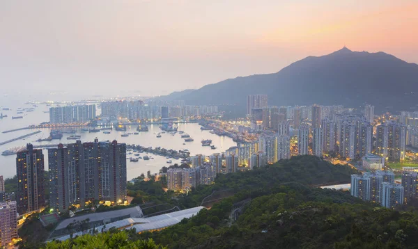 Hong Kong Tuen Mun városára és a dél-kínai-tenger — Stock Fotó