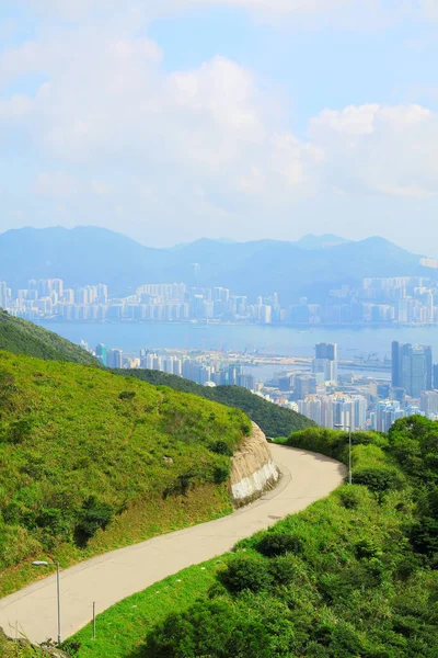 Asphalt winding curve road to city — Stock Photo, Image