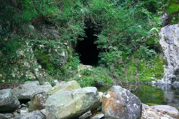 Mountain cave at day — Stock Photo, Image