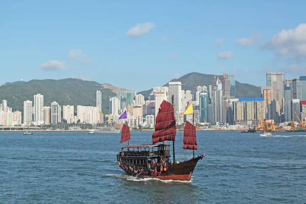 Skräp båten i hong kong — Stockfoto