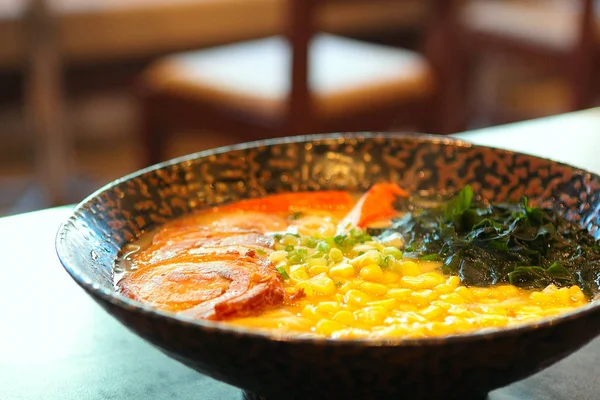 Noodle in Japanse stijl op tafel — Stockfoto