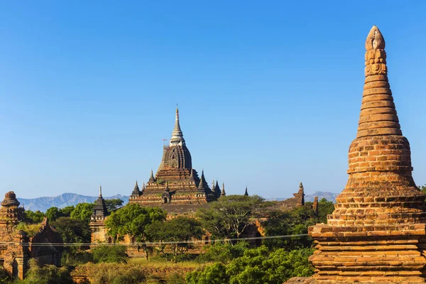 Bagan buddha tower på dagen — Stockfoto