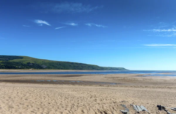 Ciudad de Barmouth y estuario en Low Tide — Foto de Stock