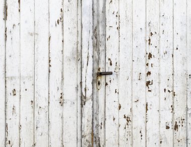 Beyaz parlak boya peeling ile Vintage ahır kapısı