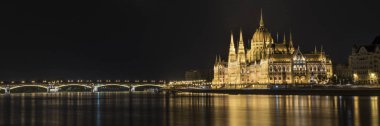 Budapeşte görünüm gece (Parlamentosu tarafından)