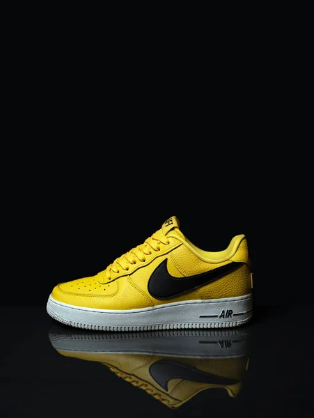 Pavia Talya Haziran 2019 Nike Air Force One Ayakkabı Stüdyosu — Stok fotoğraf