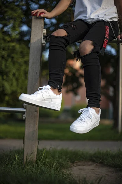 Milán Italia Junio 2019 Joven Con Par Nike Air Force — Foto de Stock