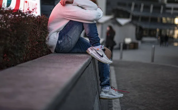 Milan Italy 2018 Young Man Wearing Pair Nike Air Max — 스톡 사진