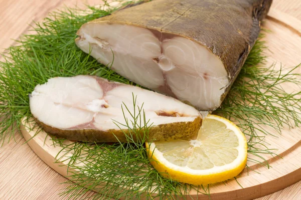 Cold smoked fish with lemon slice — Stock Photo, Image