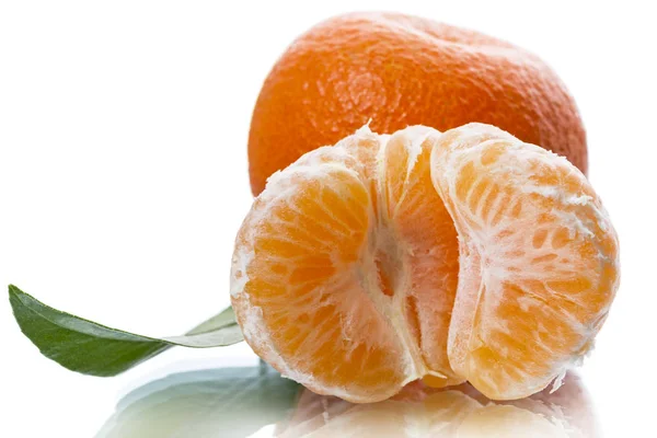 Ripe juicy slices of mandarin — Stock Photo, Image